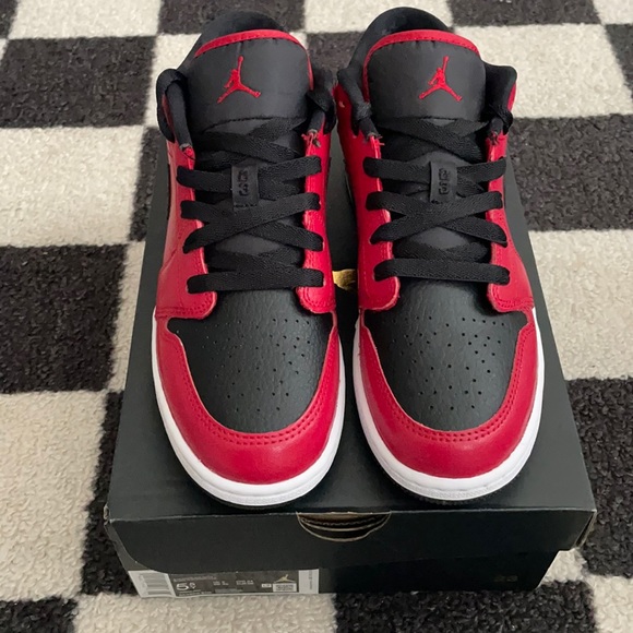 Nike Air Jordan 1LOW (GS) 5.5y/7w 100% Authentic 2021 - Picture 1 of 12